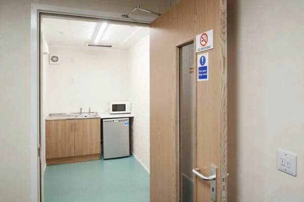 006-modular-building-kitchen-960x640-1-600x400 (3 Bay) Compliant Modular Building