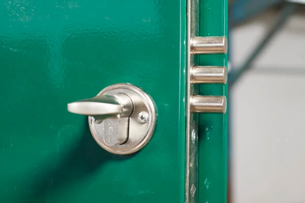 245-Space-Day2-2.5.18-2M-Green_Store_Detail4-960x640-1-600x400 (Powder Coated) Flat Packed Metal Storage Container